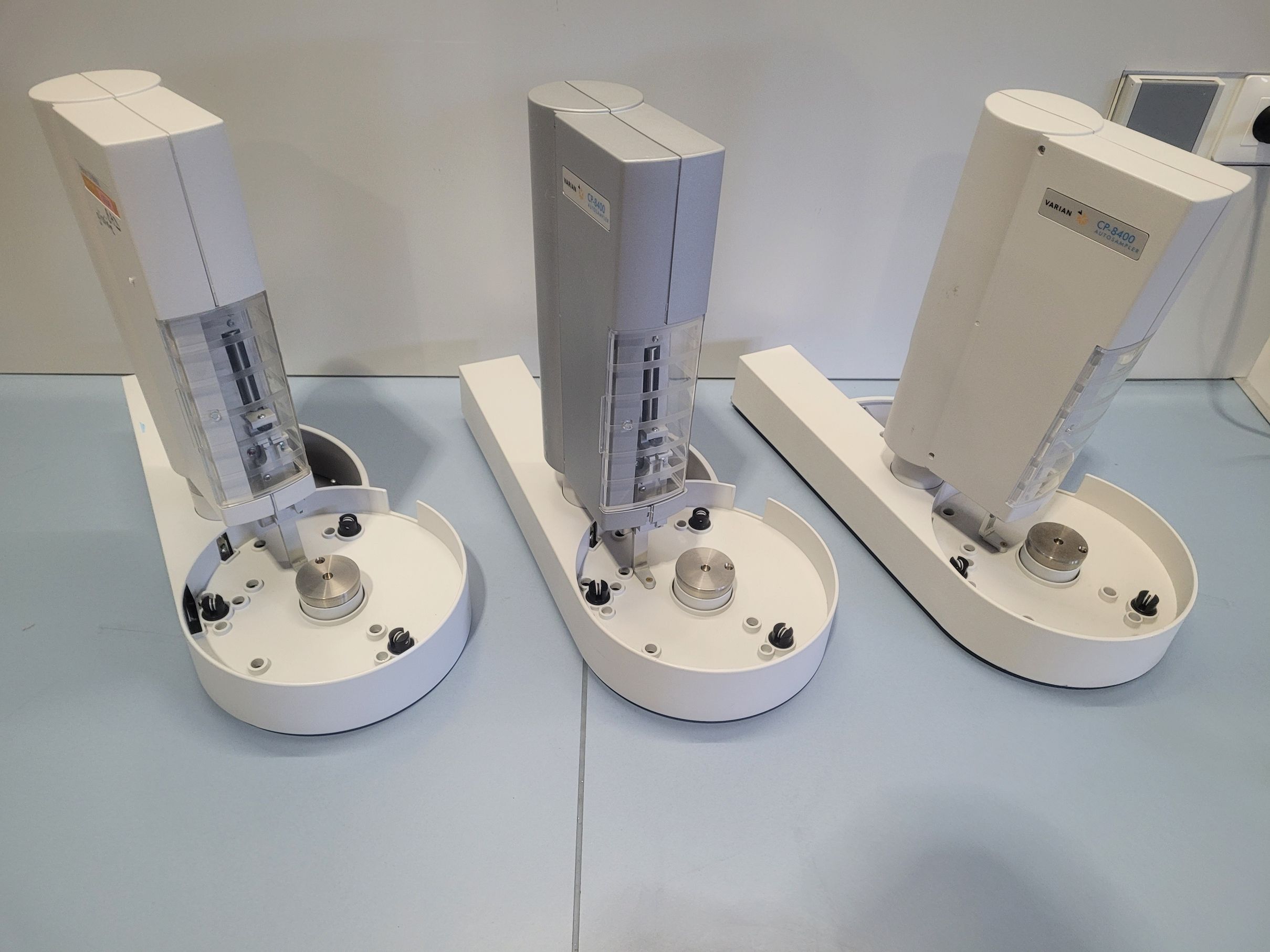 3 VARIAN / BRUKER CP-8400 autosamplers / chromatograph changers for parts