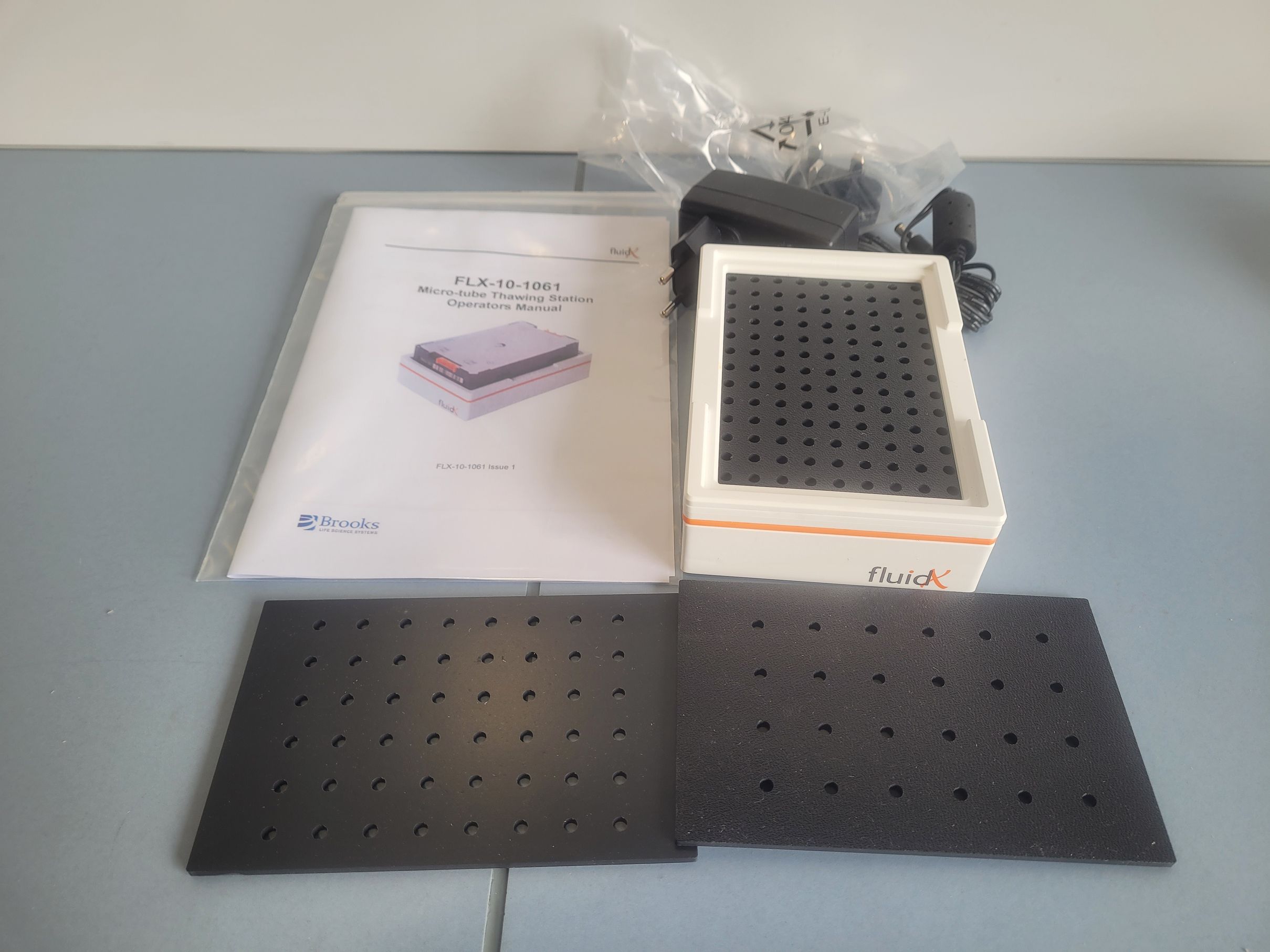 FLX-10-1061 fluidX XTT-96 Microtube Thawing Station, 100-240 V