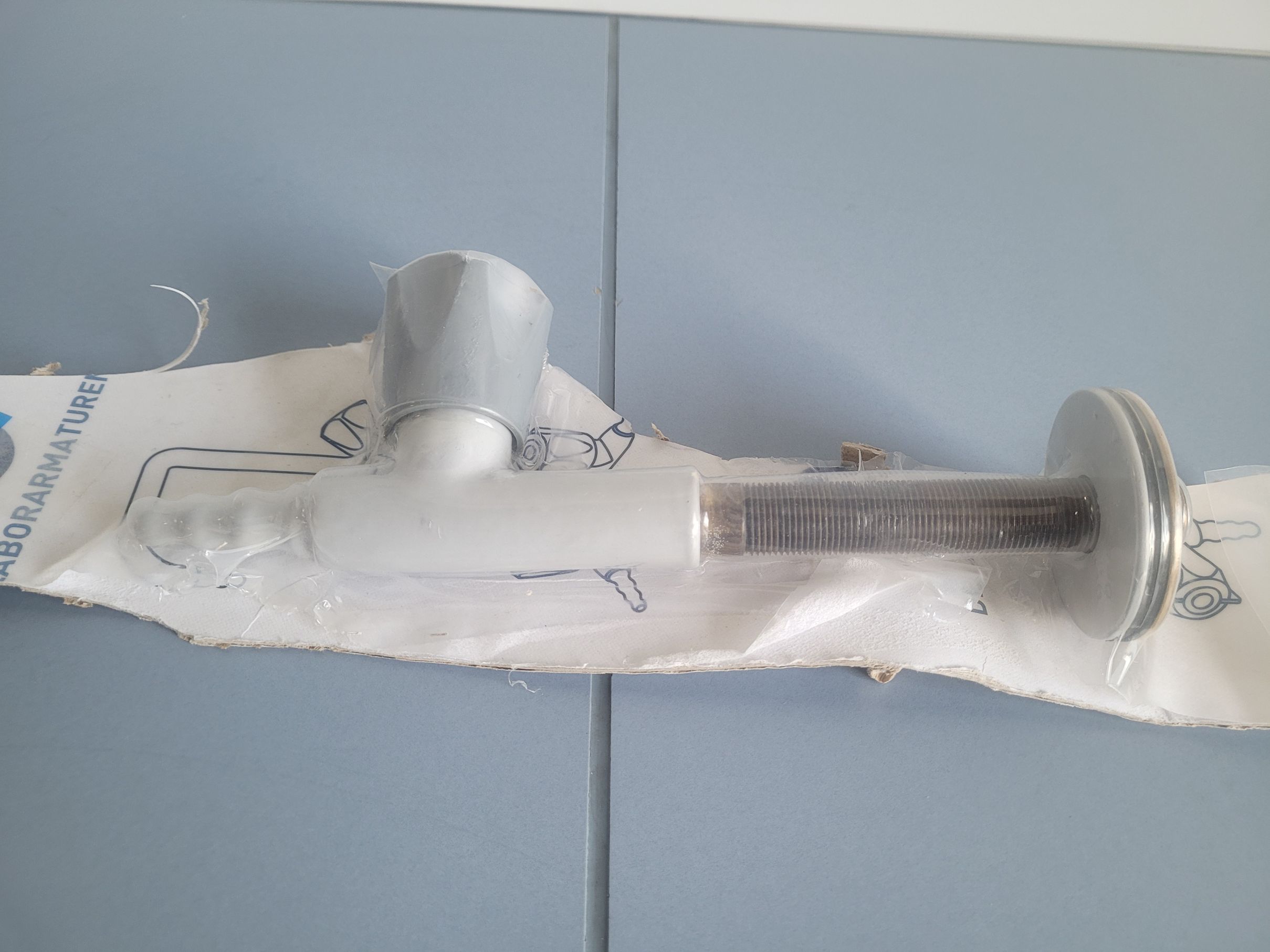 Laboratory vacuum tap with base