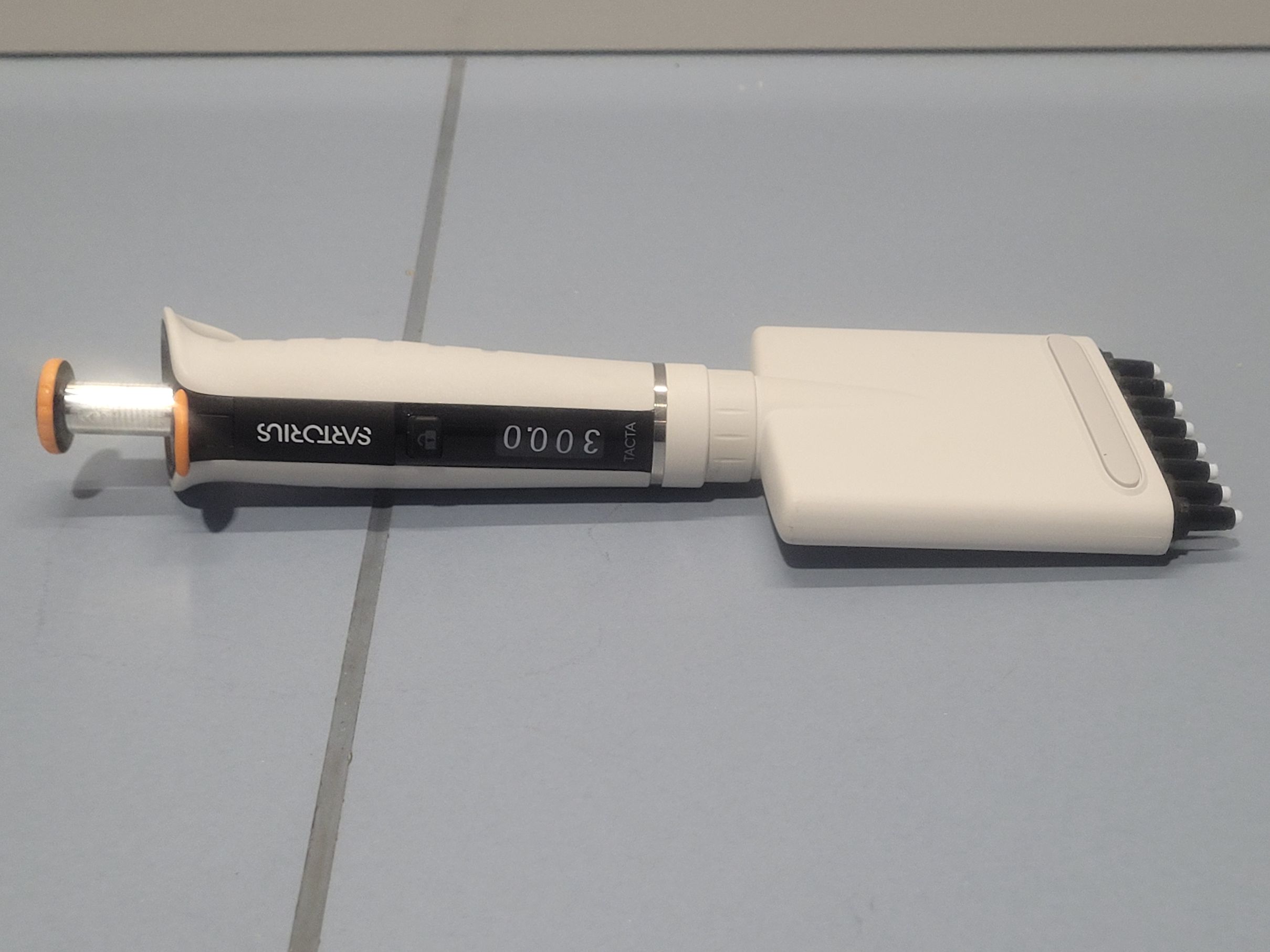 SARTORIUS BIOHIT 8-channel mechanical pipette - 30 to 300 μl