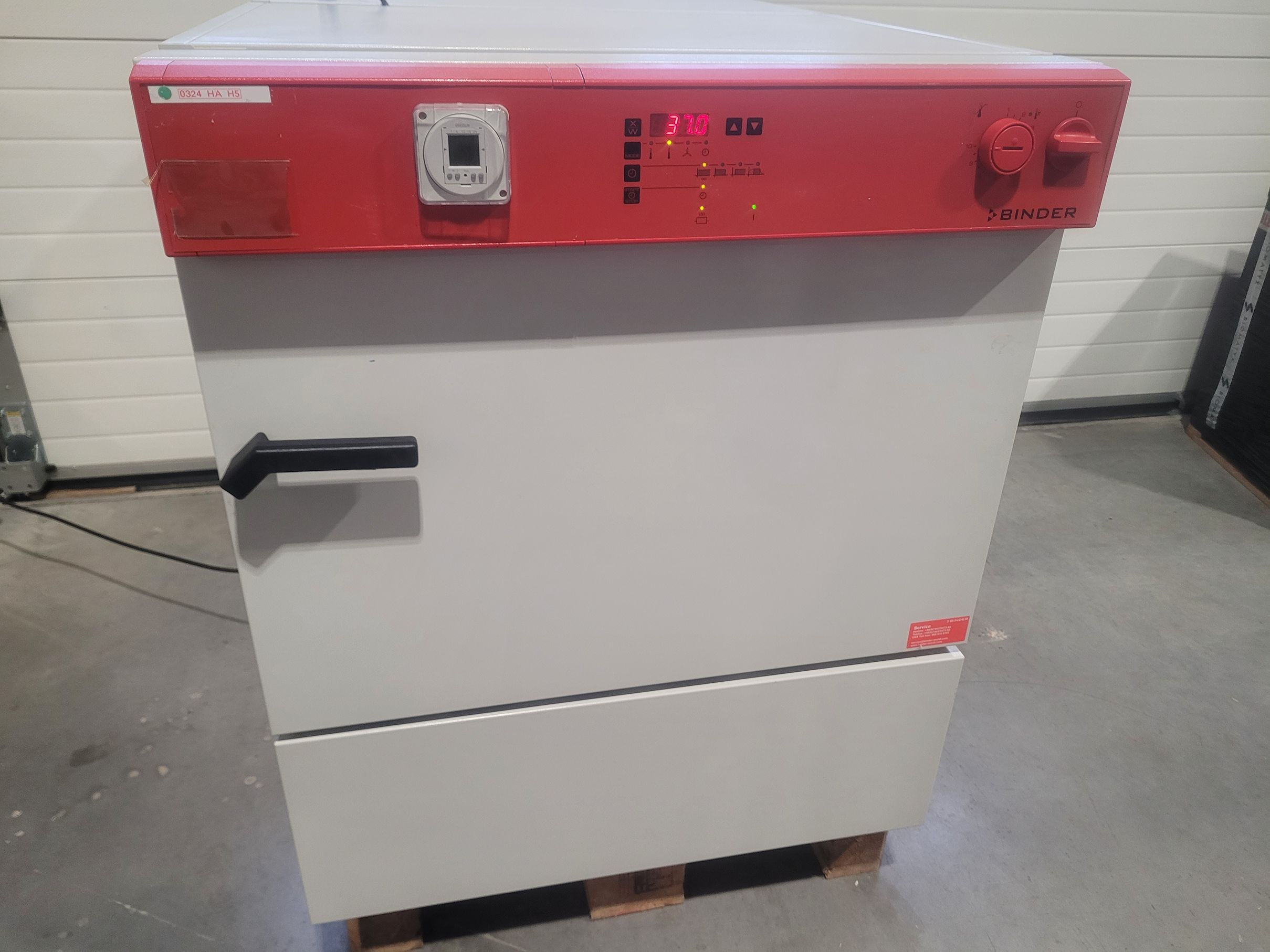 BINDER KB-115 refrigerated incubator / drying oven with forced convection 100°C