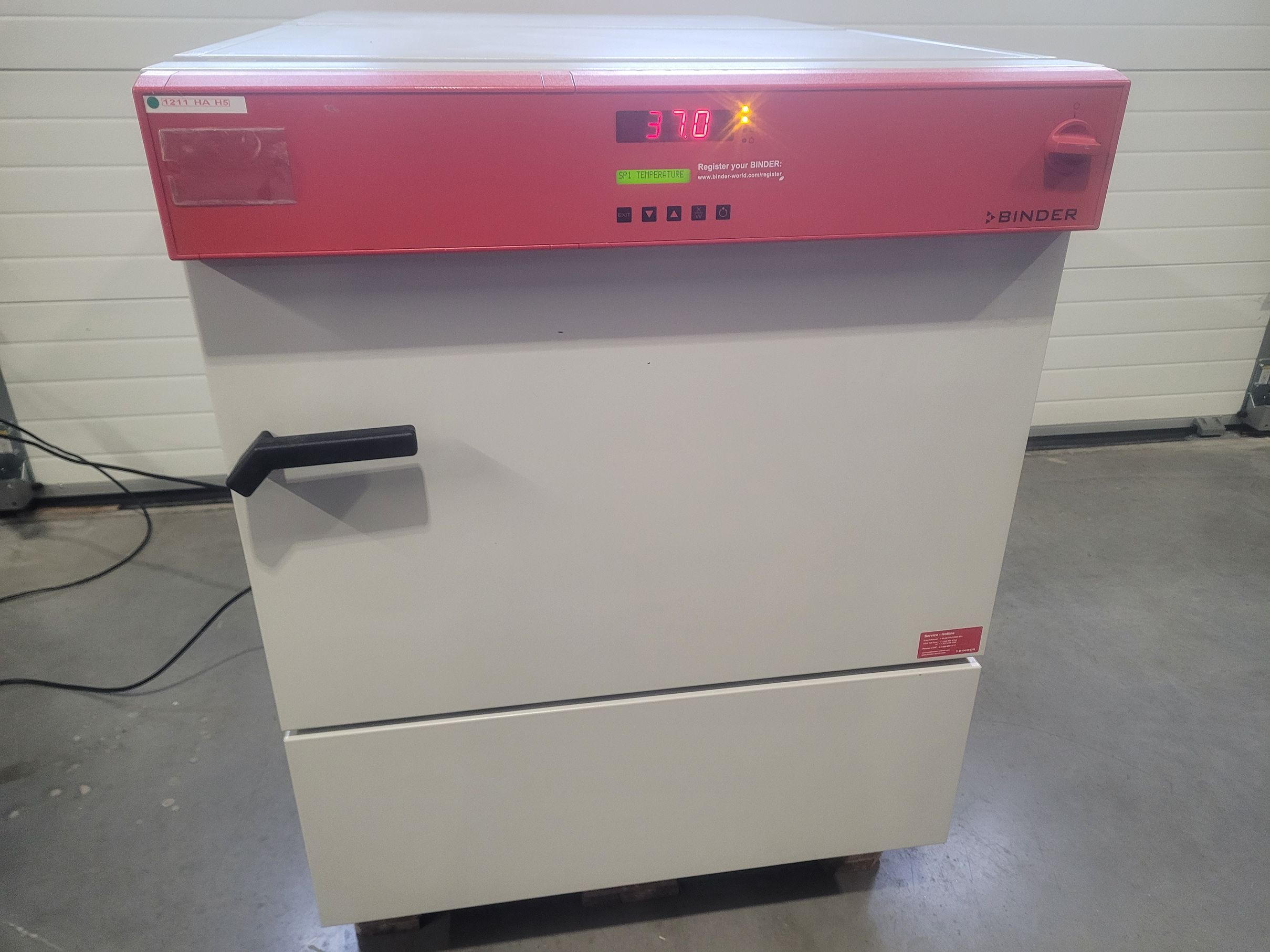 BINDER KB-115 refrigerated incubator / drying oven with forced convection 100°C