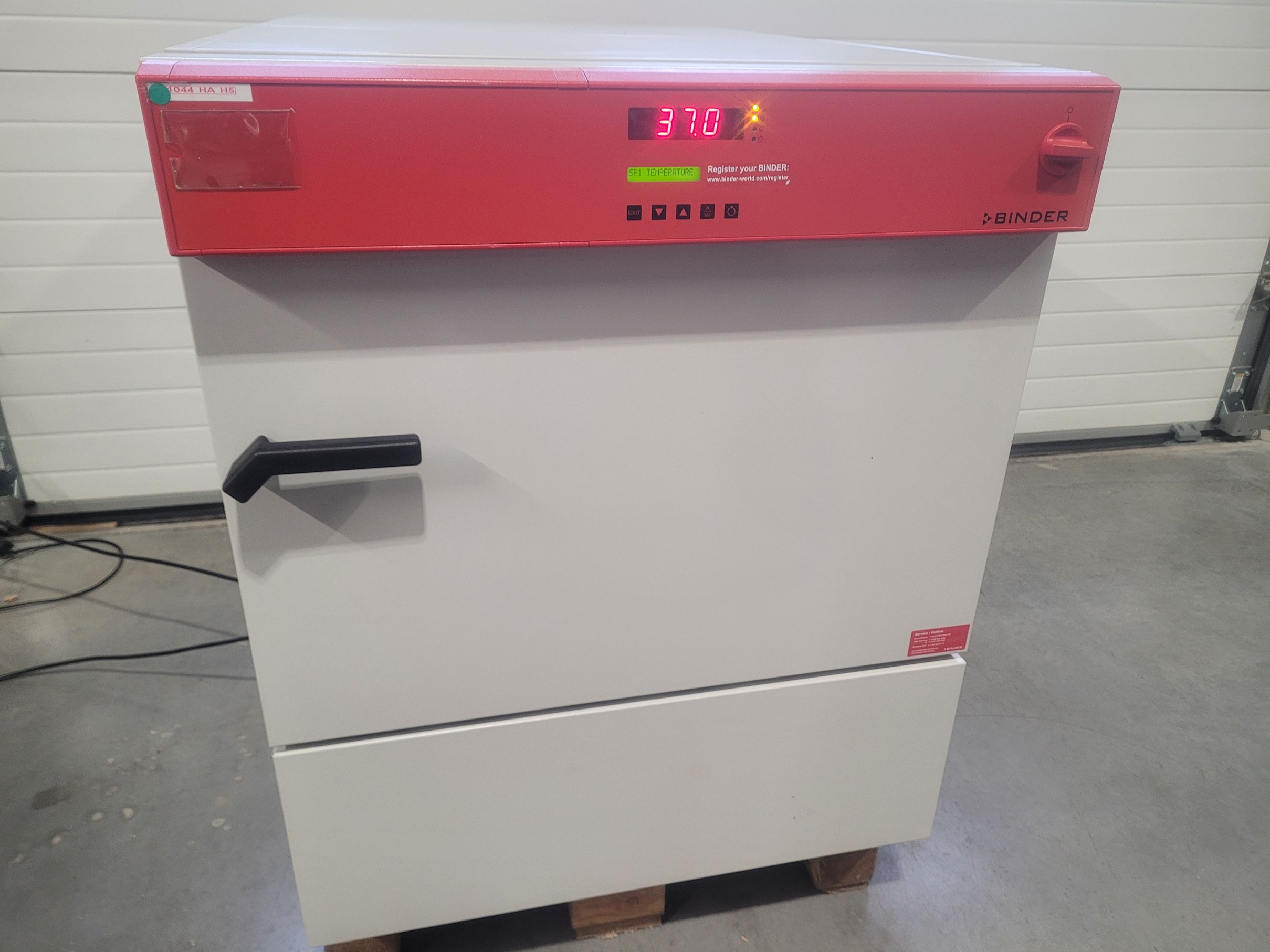 BINDER KB-115 refrigerated incubator / drying oven with forced convection 100°C