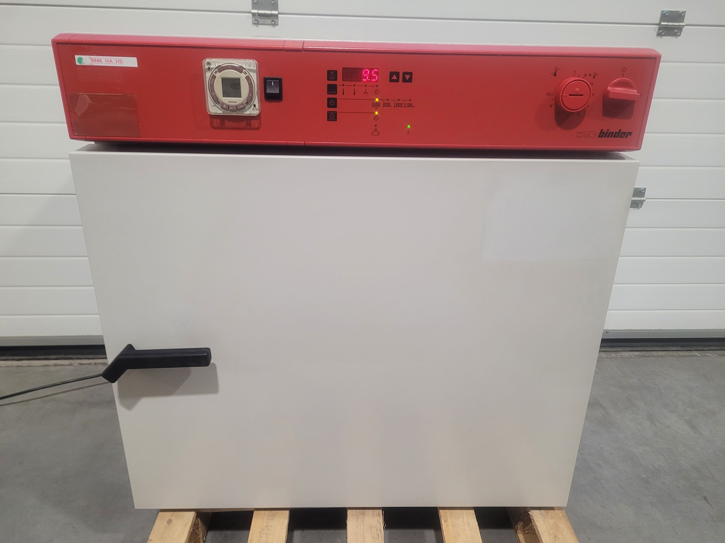 BINDER KB-115 refrigerated incubator / drying oven with forced convection 100°C
