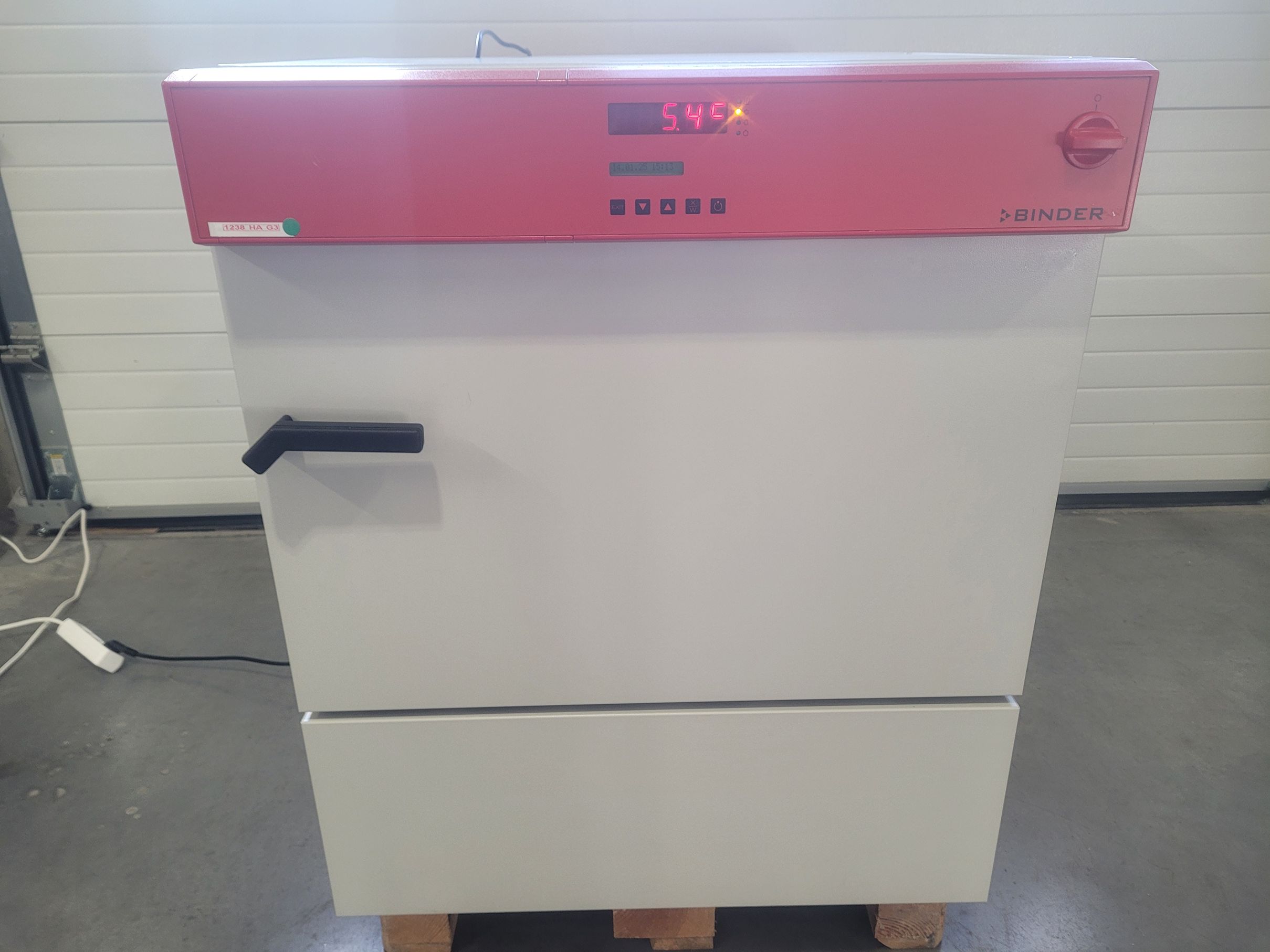BINDER KB-115 refrigerated incubator / drying oven with forced convection 100°C