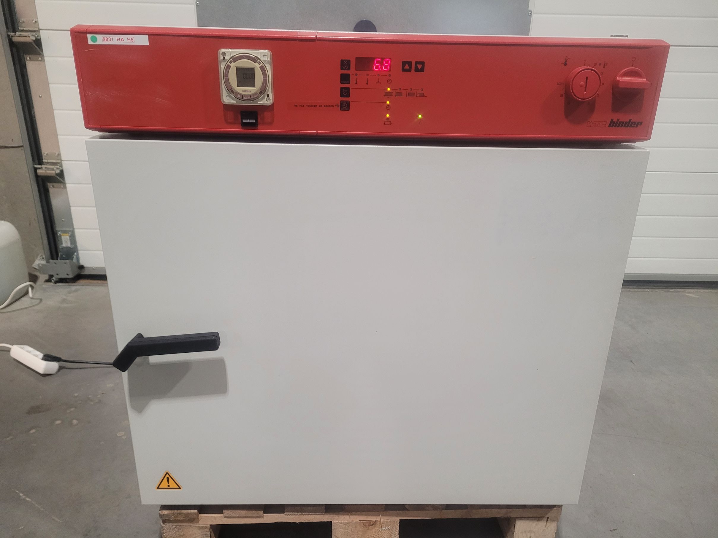 BINDER KB-115 refrigerated incubator / drying oven with forced convection 100°C