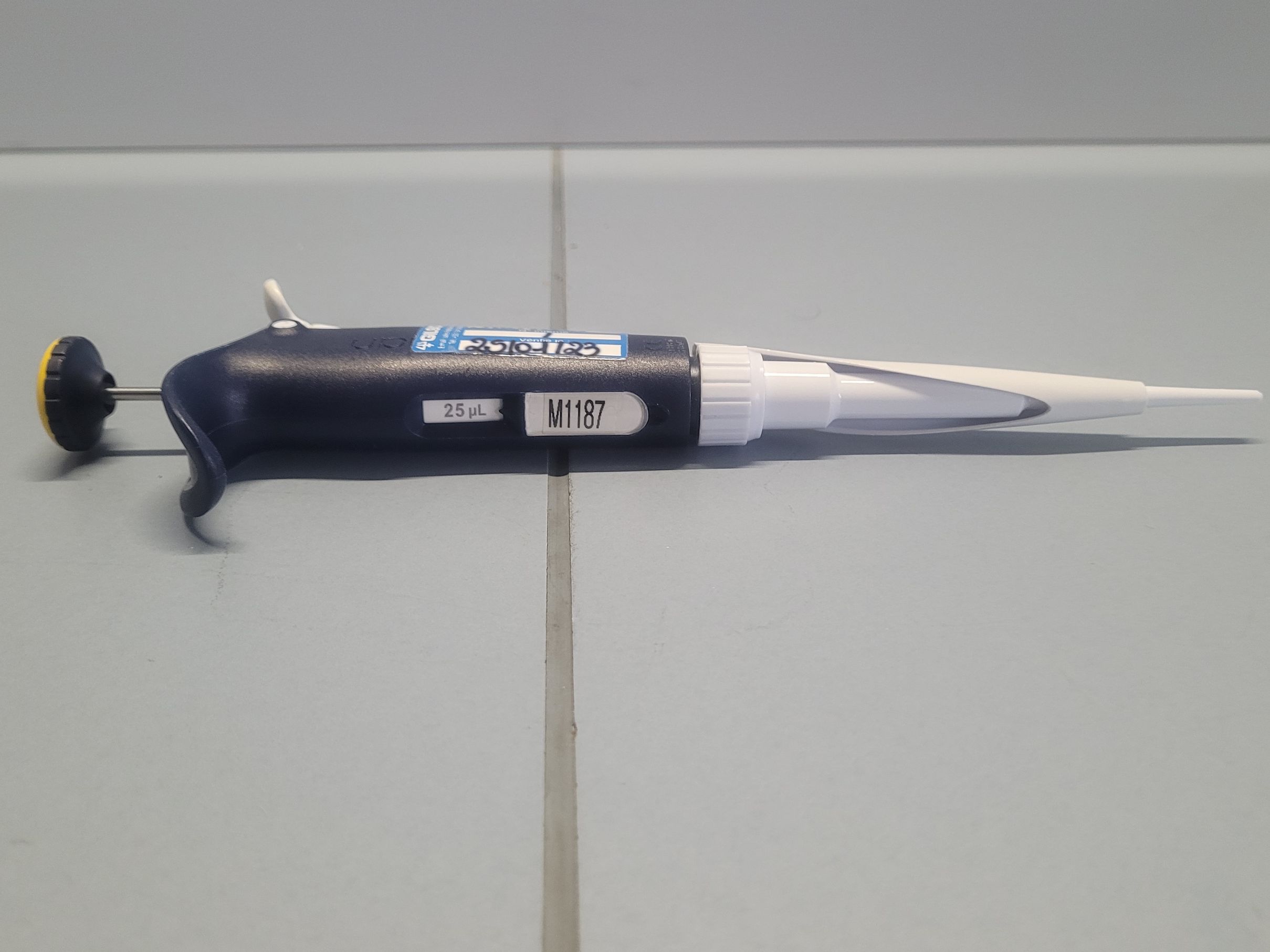 GILSON PIPETMAN L Fixed 25µl laboratory pipette