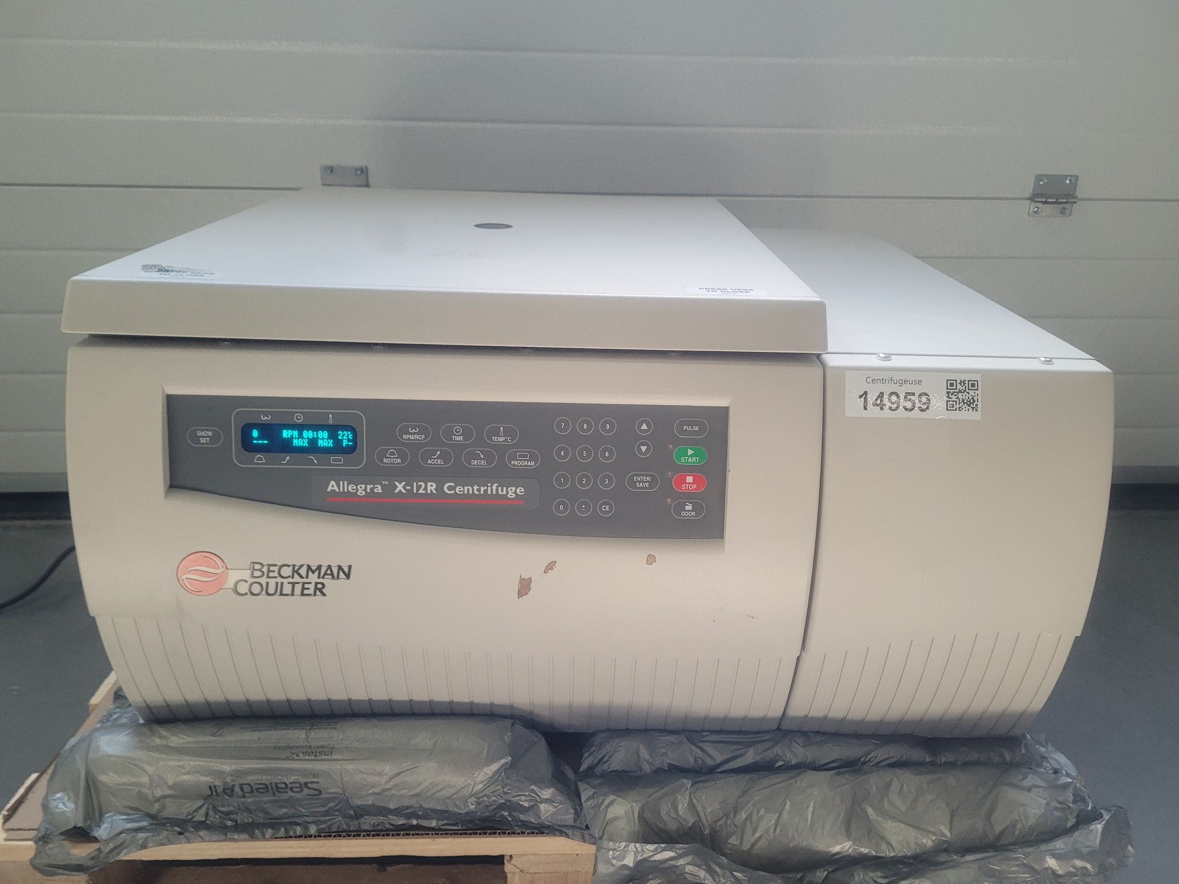 BECKMAN COULTER Allegra X-12R Refrigerated Centrifuge with SX4750A Rotor
