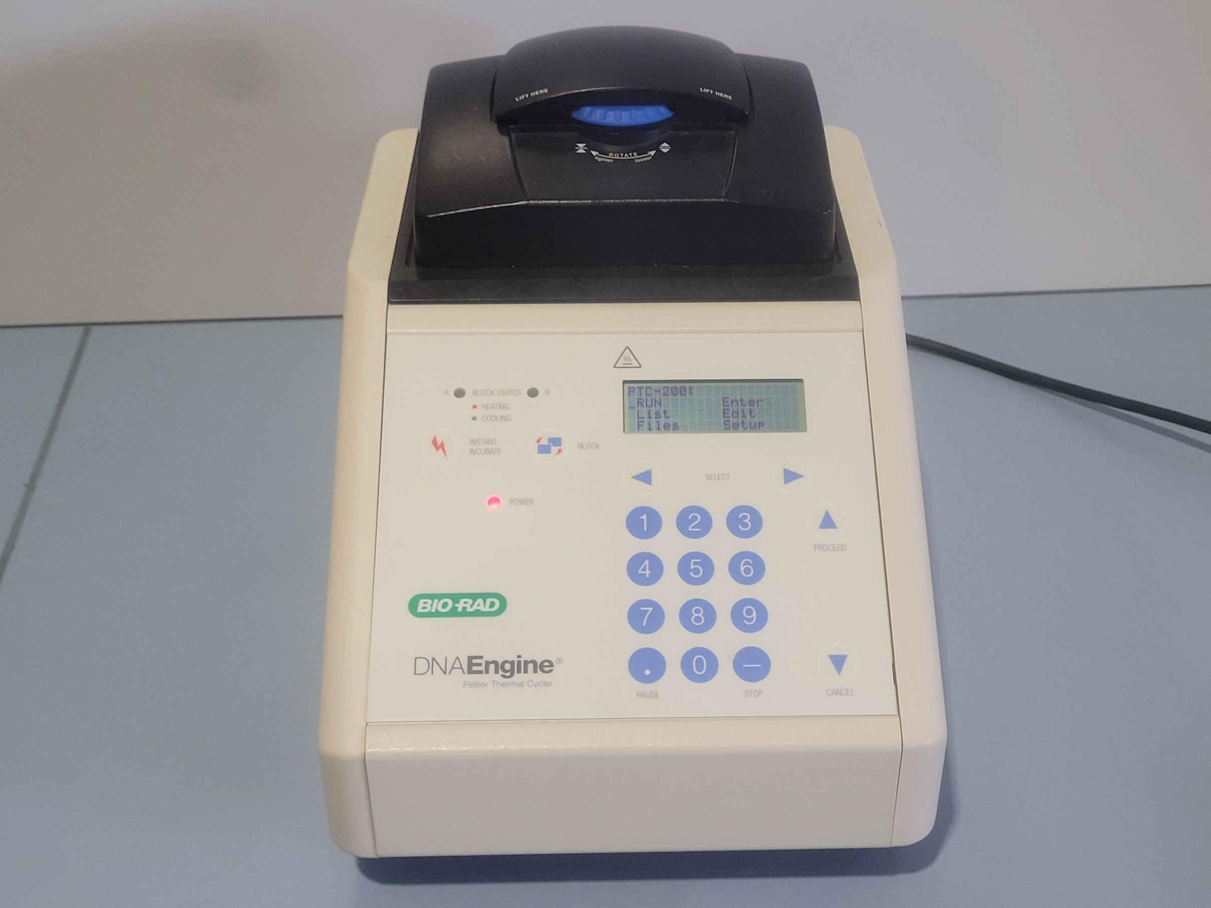 Thermalcycler PTC-200 DNA Engine block 96-well Pcr BIO-RAD  \