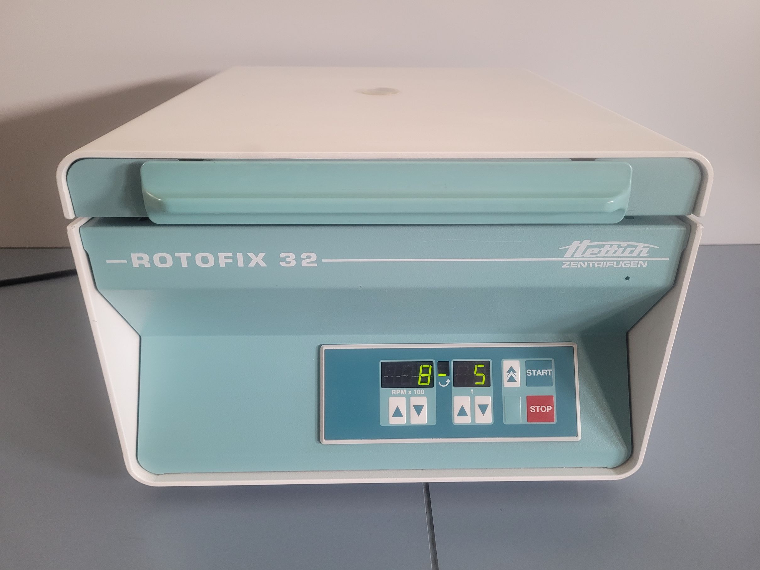 Hettich ROTOFIX 32 Benchtop Centrifuge