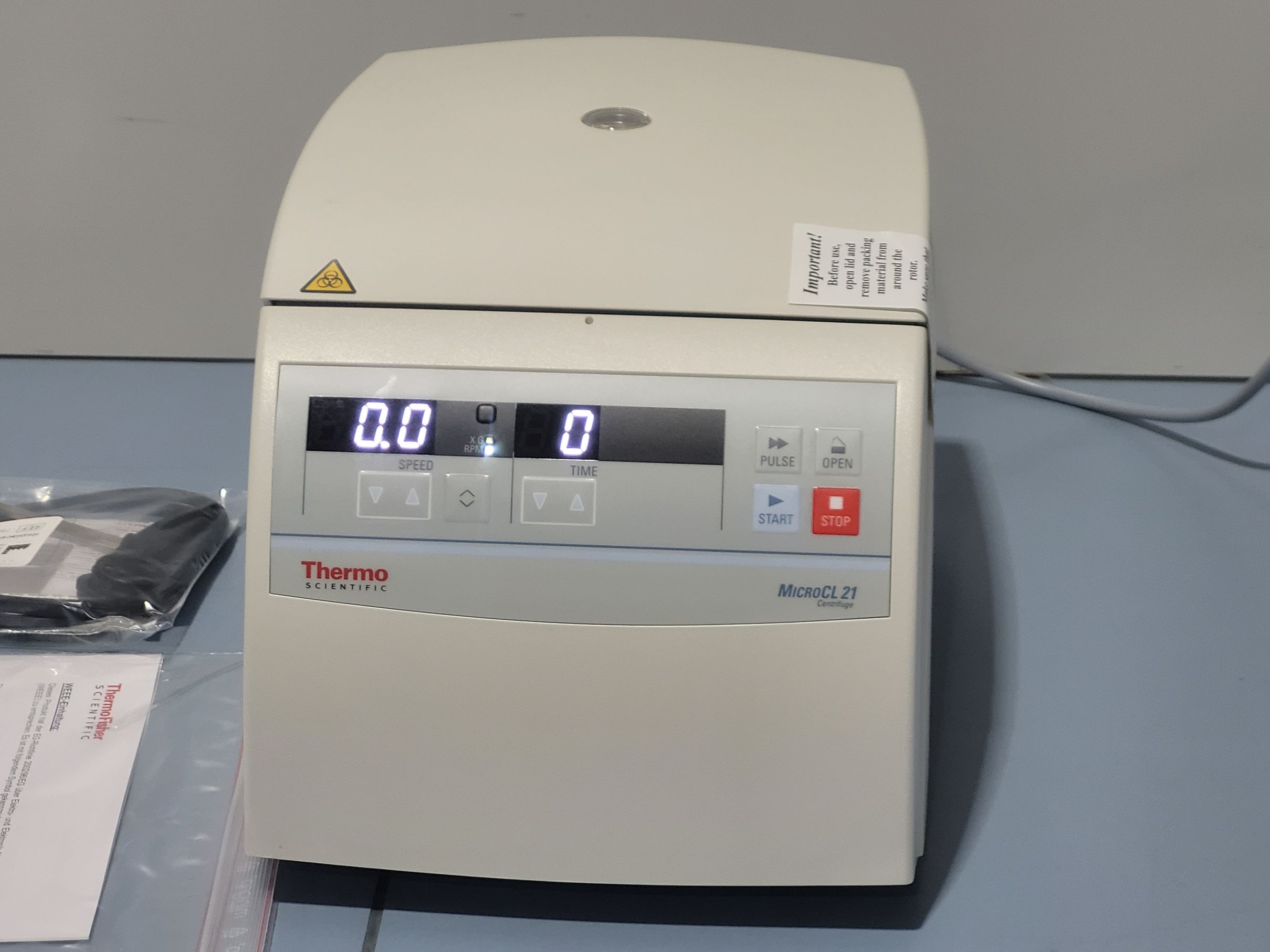 THERMO SCIENTIFIC MICRO CL21 Laboratory Centrifuge with Rotor 75003424