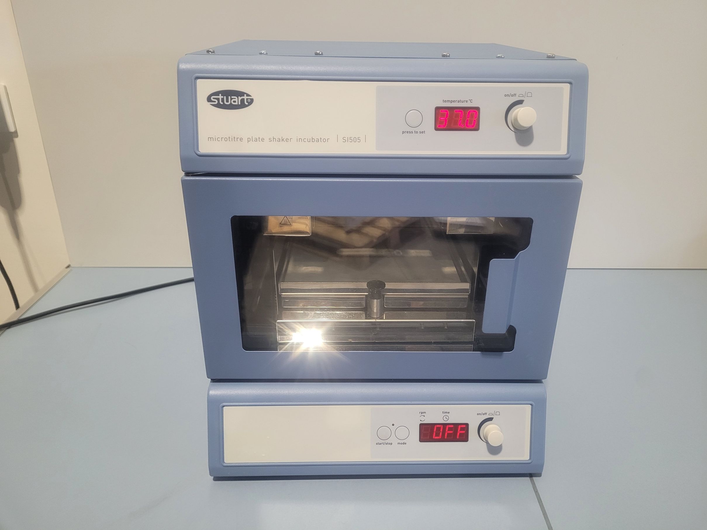 STUART SI505 Incubator Shaker for Microplates