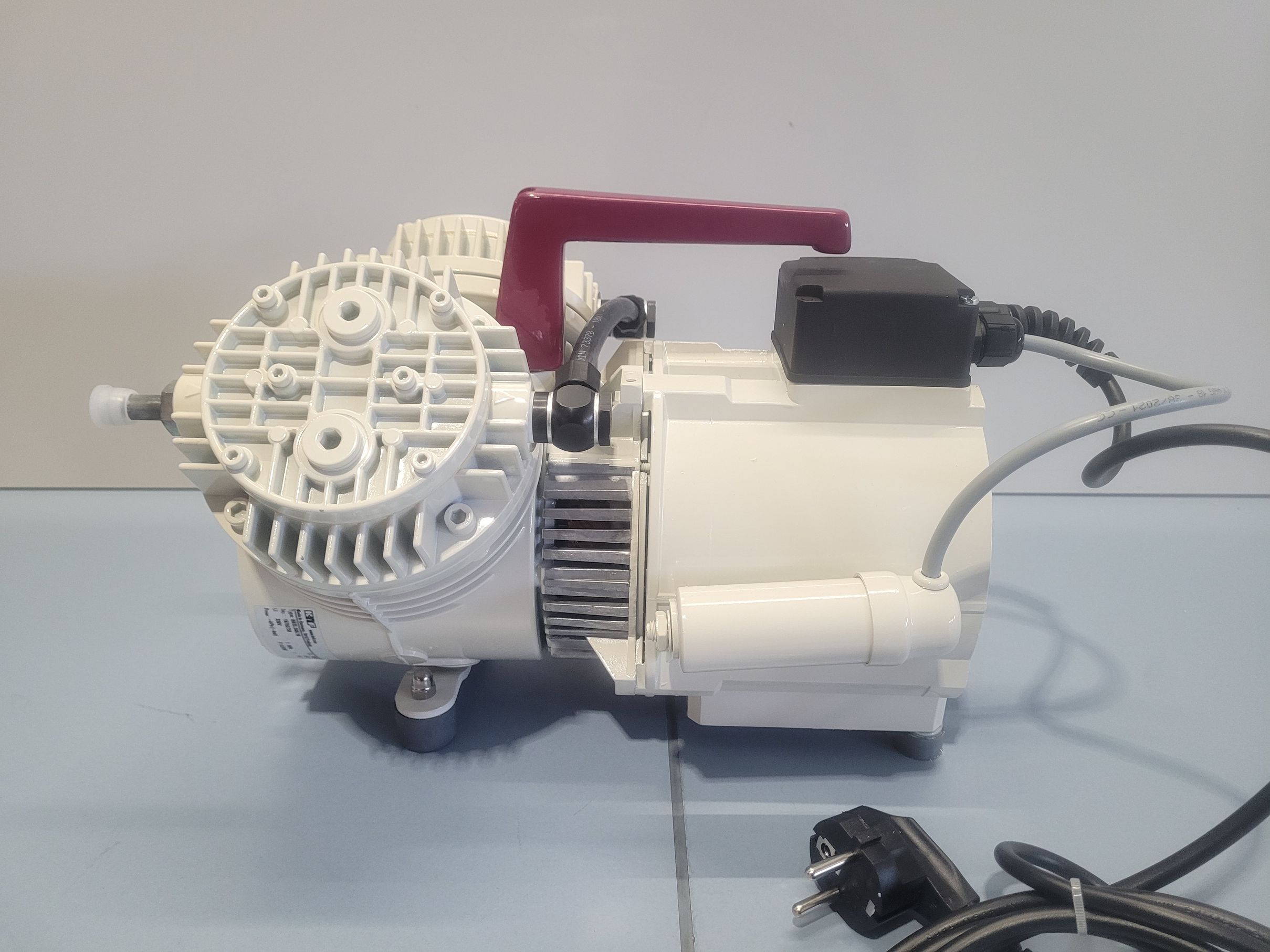 KNF N035.3AN.18 IP20 Vacuum Pump