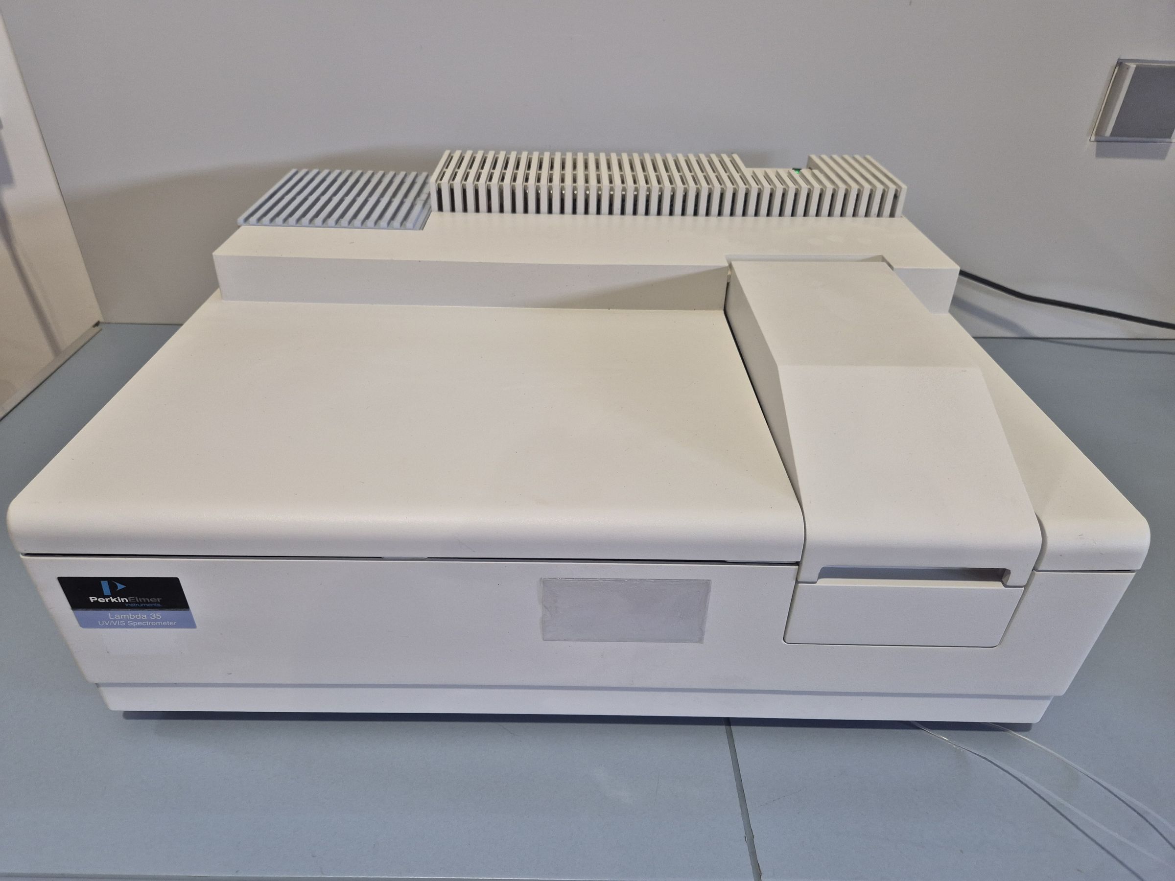 Perkin Elmer Lambda 35 UV/Vis Spectrometer