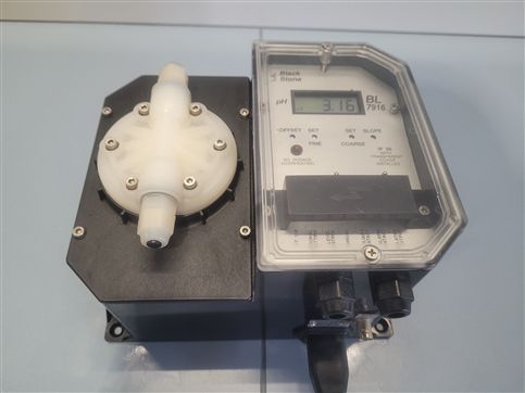 Black Stone BL7916 pH Controller and Pump