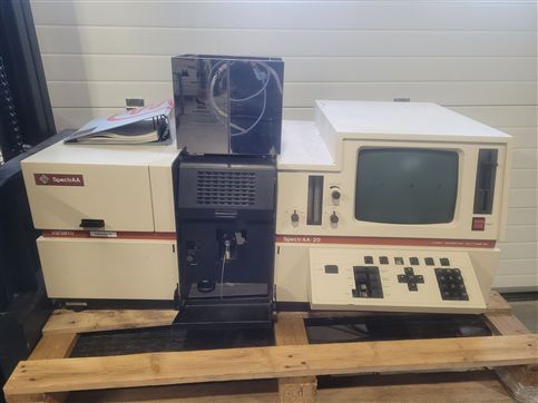 Varian SpectrAA-20 atomic absorption spectrometer